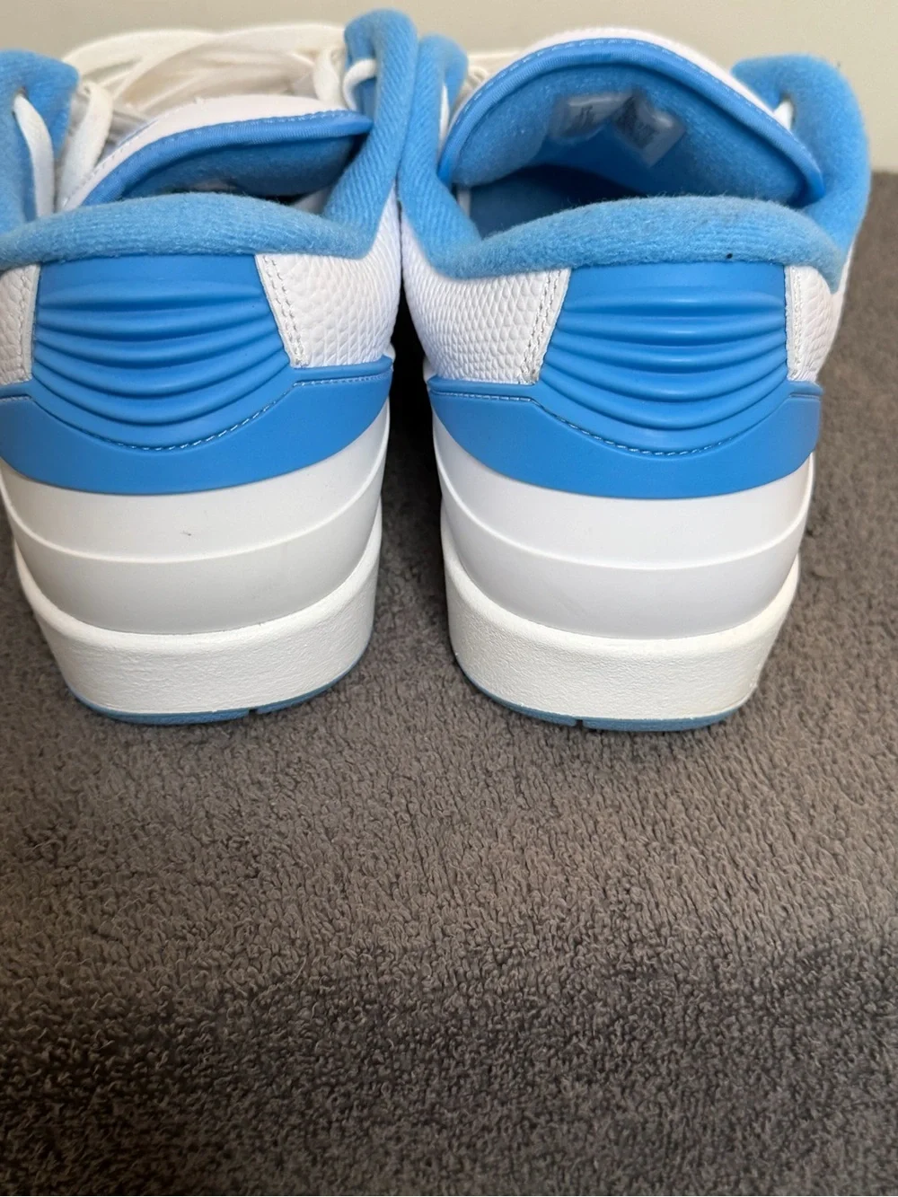 Air Jordan 2 Retro Low UNC University Blue White Men’s size 11
